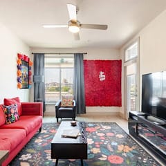 Top Riverwalk Condo ·Walk to Pearl · Free Parking