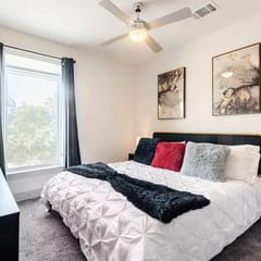 Riverwalk Condo ·Walk to the Alamo & The Pearl