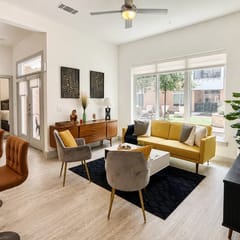 Riverwalk 2BR · 2 Bath · Sleeps 6 · Free Parking