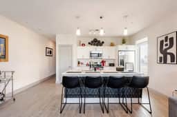 Riverwalk Condo ·Walk to the Alamo & The Pearl - Image 3