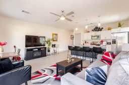 Riverwalk Condo ·Walk to the Alamo & The Pearl - Image 5