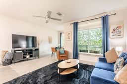 River Walk View King 1BR • Free Parking - Image 2