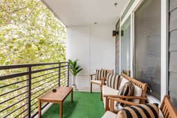 River Walk View King 1BR • Free Parking - Image 5