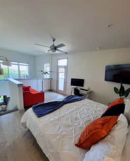 2BR Riverwalk Penthouse - Image 3