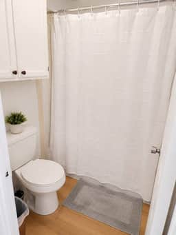 Private Master Suite w/Pvt bathroom free Parking - Image 4