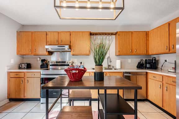 Sleeps 13 · Fire Pit · Backyard · Near Six Flags - Image 1
