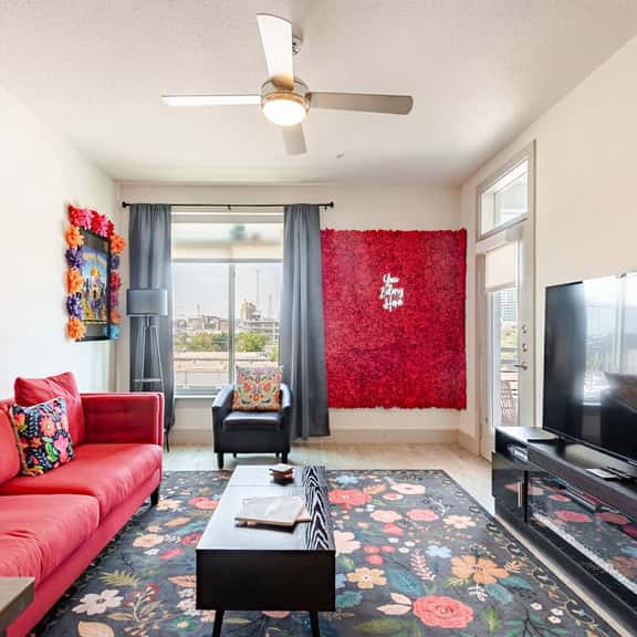 Top Riverwalk Condo ·Walk to Pearl · Free Parking - Image 1
