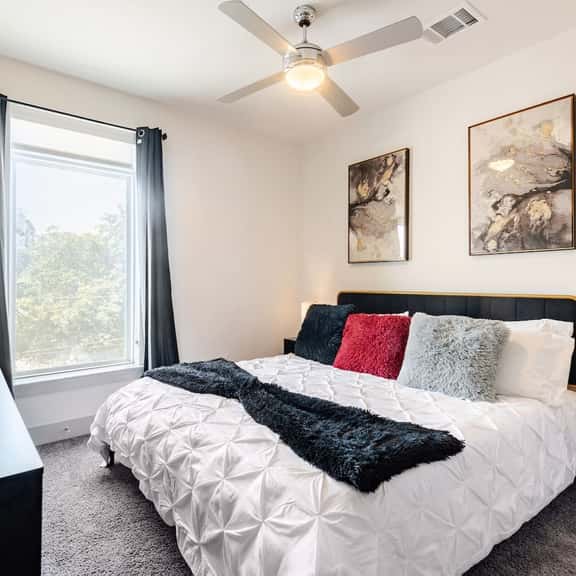 Riverwalk Condo ·Walk to the Alamo & The Pearl - Image 1