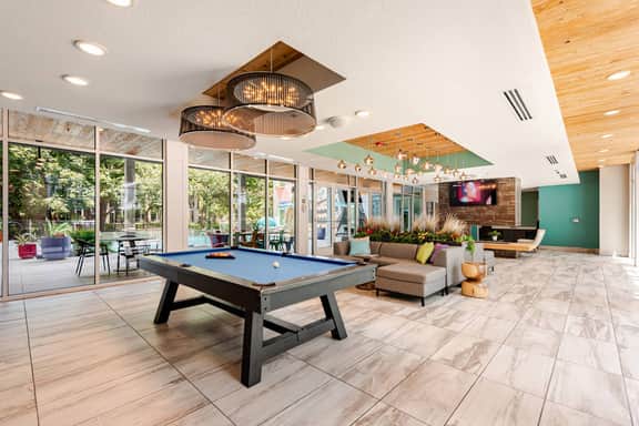 Top Riverwalk Condo ·Walk to Pearl · Free Parking - Image 5