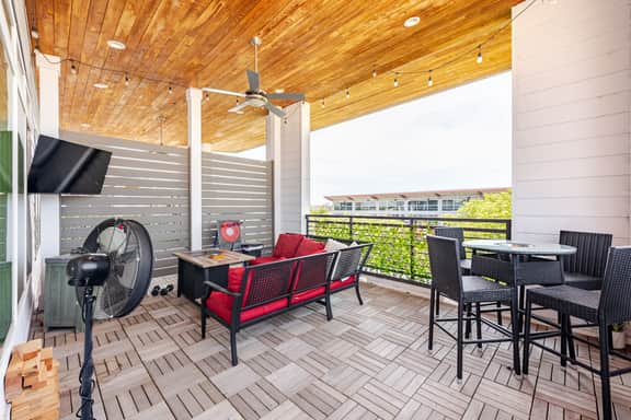 2-Story Penthouse Loft • River Walk Views - Image 5