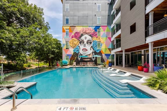 2-Story Penthouse Loft • River Walk Views - Image 4