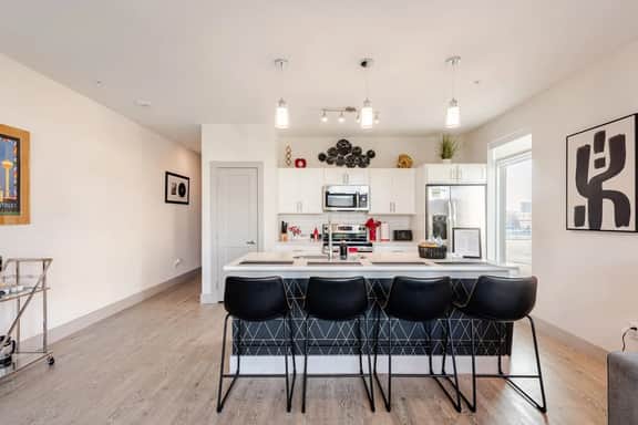 Riverwalk Condo ·Walk to the Alamo & The Pearl - Image 3