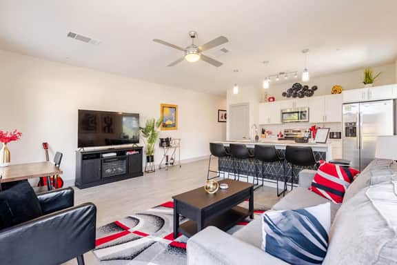 Riverwalk Condo ·Walk to the Alamo & The Pearl - Image 5