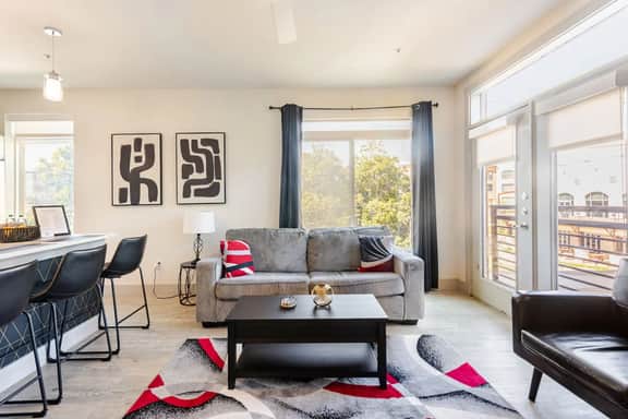 Riverwalk Condo ·Walk to the Alamo & The Pearl - Image 2