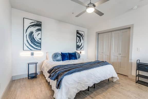 Riverwalk Penthouse | Skyline Views | Free Garage - Image 5