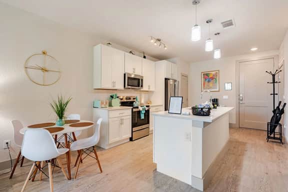 Downtown 1BR - Image 3