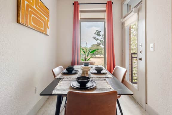 Riverwalk Retreat 1BR - Image 3