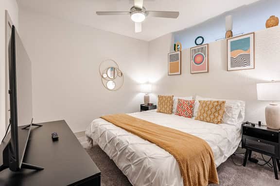 Riverwalk Retreat 1BR - Image 5