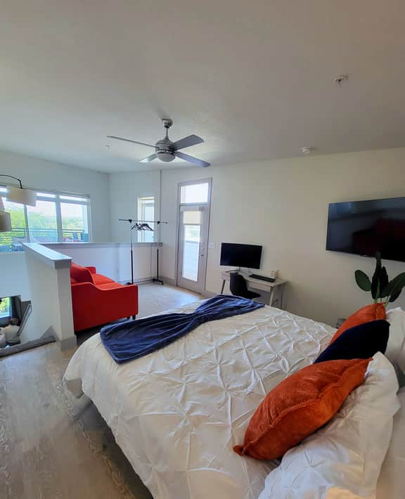 2BR Riverwalk Penthouse - Image 3