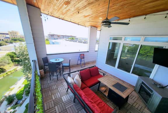 2BR Riverwalk Penthouse - Image 4