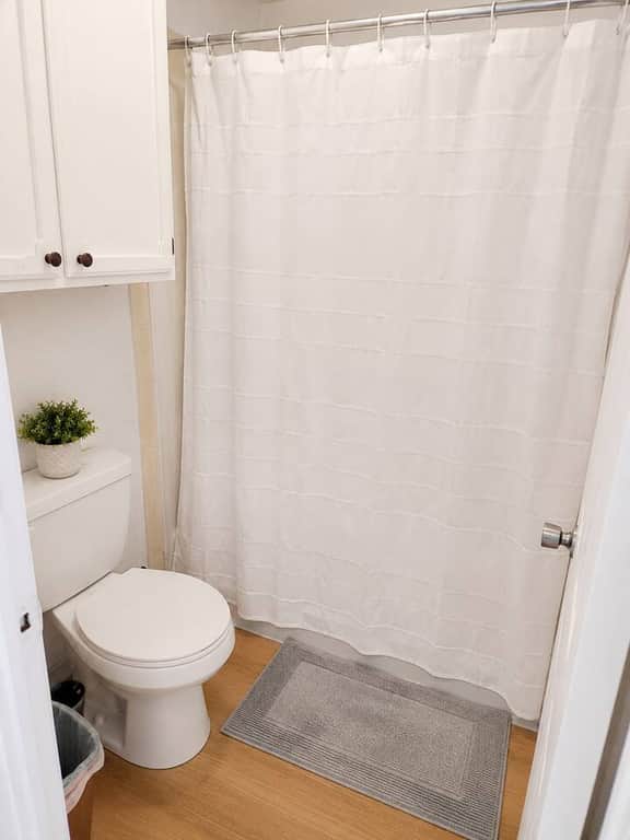 Private Master Suite w/Pvt bathroom free Parking - Image 4