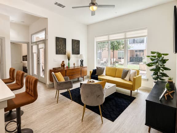 Riverwalk 2BR · 2 Bath · Sleeps 6 · Free Parking - Image 1
