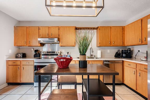 Family Paradise: Game Room, Fire Pit & Six Flags - Image 1